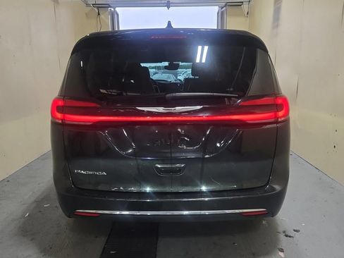 Used 2023 Chrysler Pacifica Touring-L FWD image 15