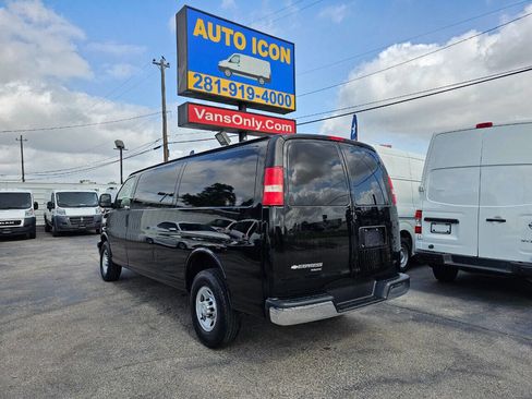 Used 2016 Chevrolet Express 3500 Extended image 25