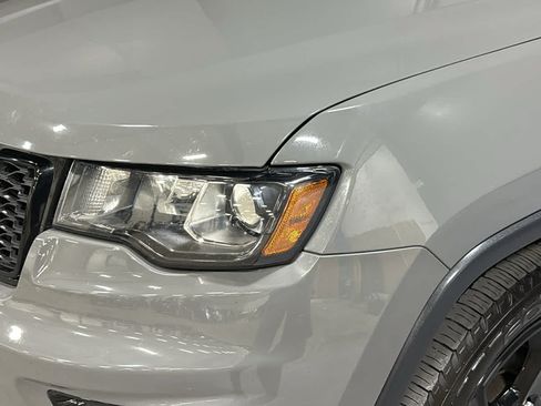 Used 2019 Jeep Grand Cherokee Laredo AWD/4WD image 7