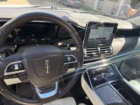 Used 2021 Lincoln Navigator L Black Label w/ Cargo Convenience Package AWD/4WD image 5