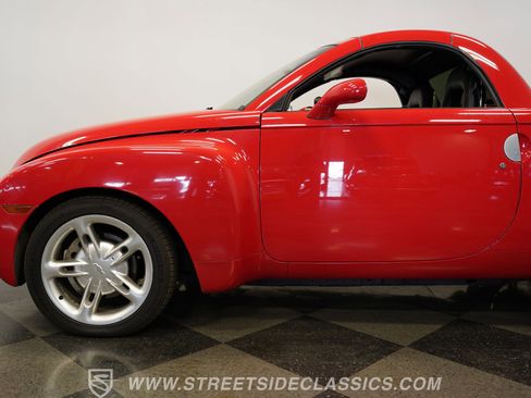 Used 2003 Chevrolet SSR w/ Preferred Equipment Group RWD image 24