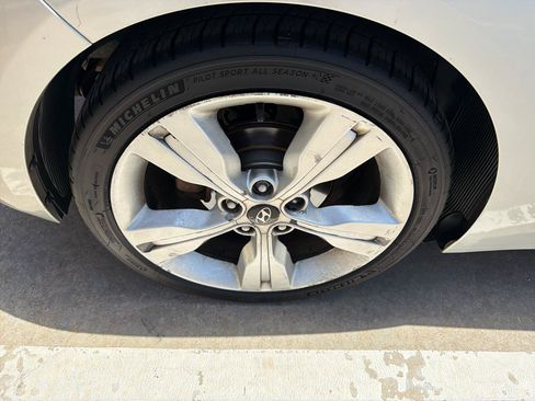 Used 2017 Hyundai Veloster Value Edition FWD image 37