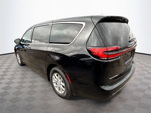 New 2026 Chrysler Pacifica Select image 7