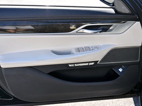 Used 2018 BMW 750i 750i image 9