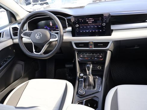 New 2026 Volkswagen Taos SE image 16