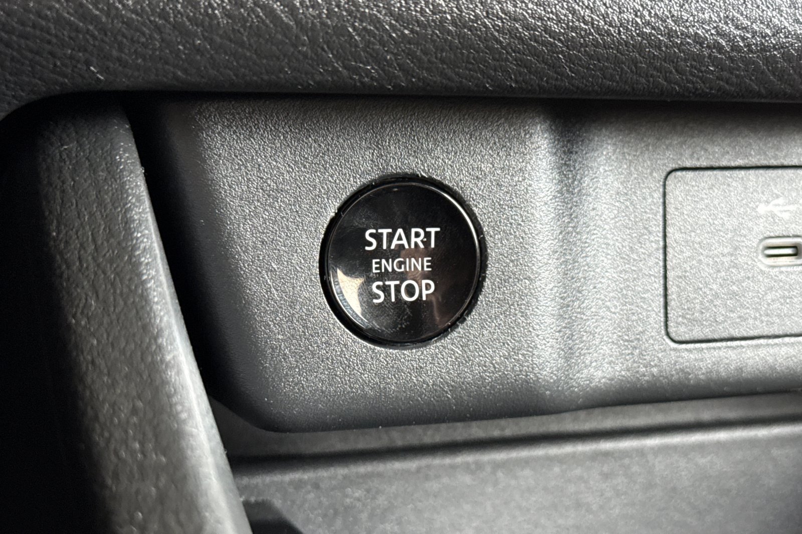 Used 2024 Nissan Rogue S FWD image 22