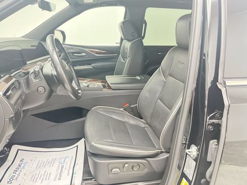 Used 2023 Cadillac Escalade Premium Luxury AWD/4WD image 15