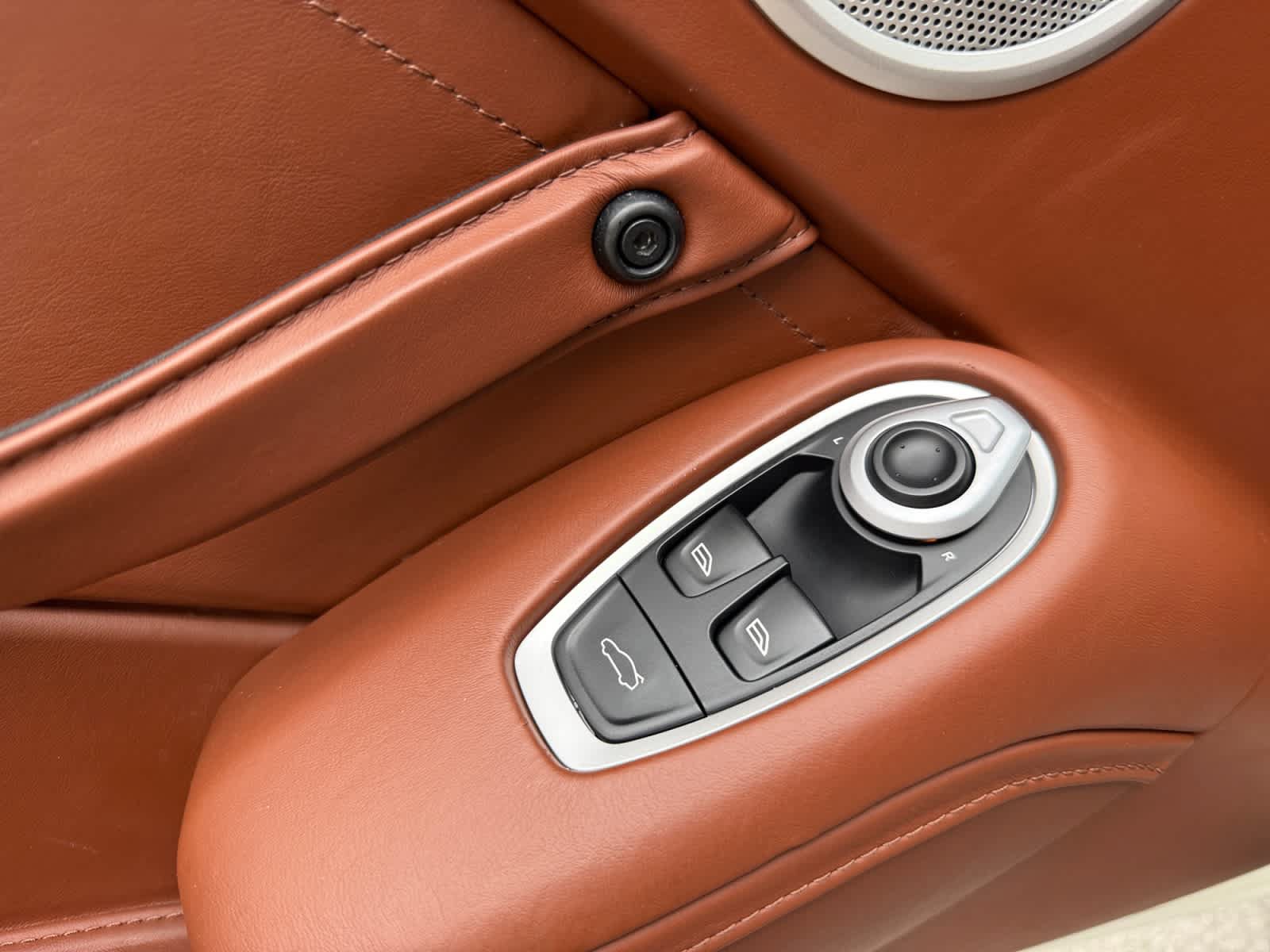 Used 2019 Aston Martin V8 Vantage Coupe RWD image 25