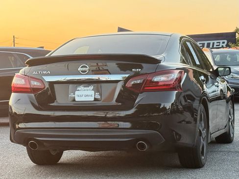 Used 2017 Nissan Altima 2.5 SR w/ Midnight Edition Package FWD image 5