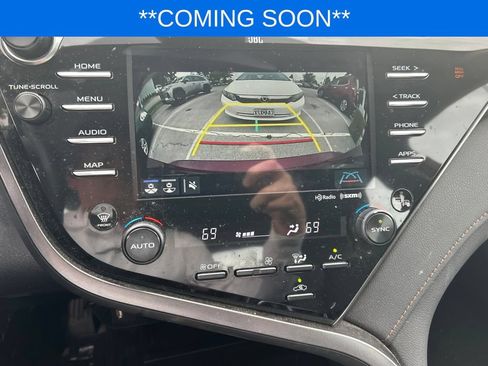 Used 2020 Toyota Camry XLE w/ Navigation Package FWD image 11