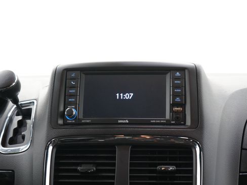 Used 2019 Dodge Grand Caravan SXT w/ Blacktop Package FWD image 17
