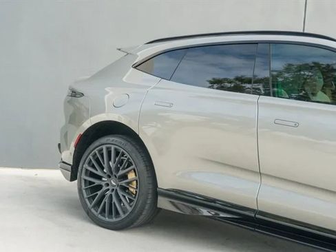 Used 2023 Aston Martin DBX 707 image 37