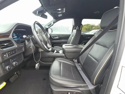 Used 2024 Chevrolet Suburban Premier image 6