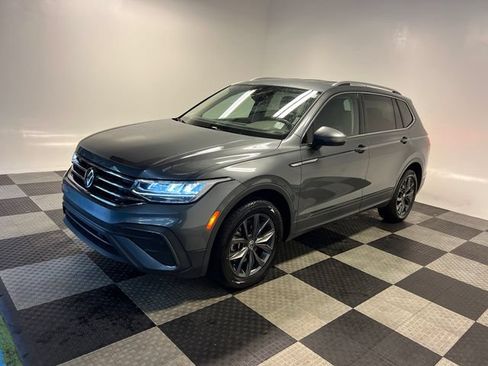 Certified 2023 Volkswagen Tiguan SE FWD image 3