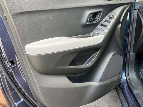 Used 2018 Chevrolet Trax LT w/ LPO, Protection Package AWD/4WD image 17