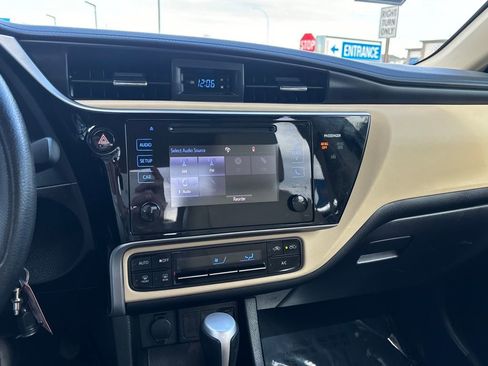 Used 2017 Toyota Corolla LE image 17