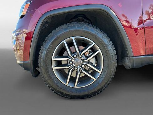 Used 2020 Jeep Grand Cherokee Limited image 15