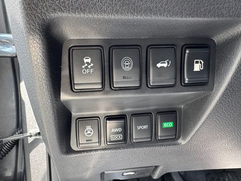Used 2018 Nissan Rogue SL AWD/4WD image 28