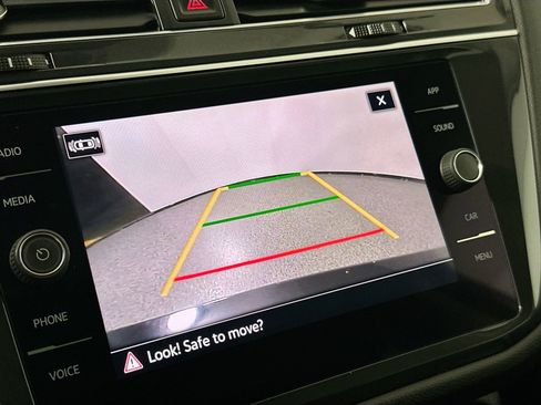 Certified 2022 Volkswagen Tiguan SE w/ Panoramic Sunroof Package image 12