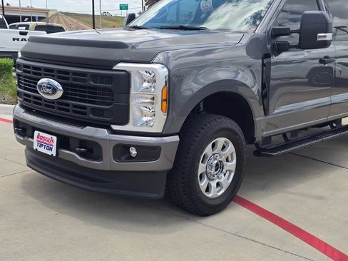 Used 2024 Ford F250 XLT w/ FX4 Off-Road Package AWD/4WD image 11