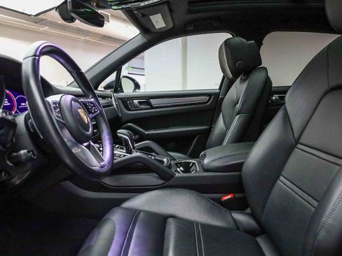 Certified 2023 Porsche Cayenne Platinum Edition image 22
