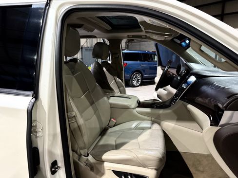 Used 2015 Cadillac Escalade Premium RWD image 28