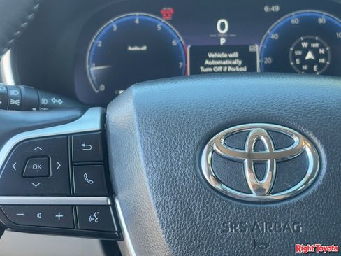 Used 2024 Toyota Highlander Platinum image 22