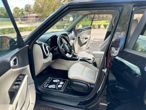 Used 2020 Kia Soul S FWD image 7