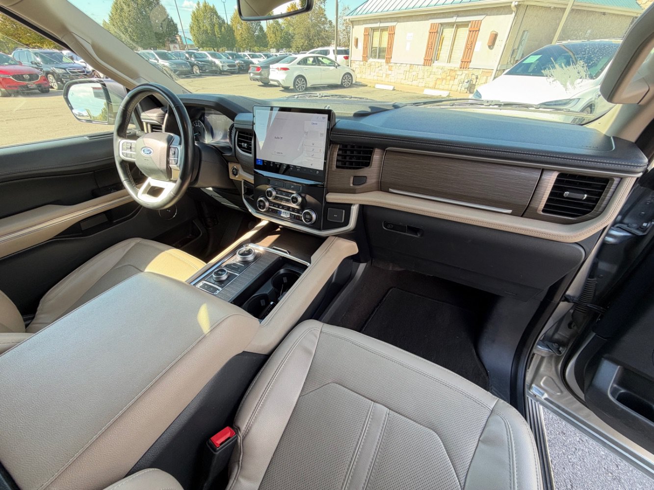 Used 2023 Ford Expedition Limited AWD/4WD image 9