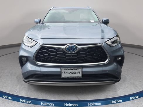 Used 2021 Toyota Highlander Platinum AWD/4WD image 2