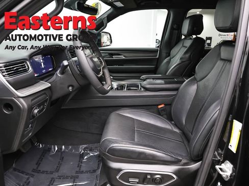 Used 2024 Jeep Wagoneer L Series II w/ Flexible Seating Group AWD/4WD image 14