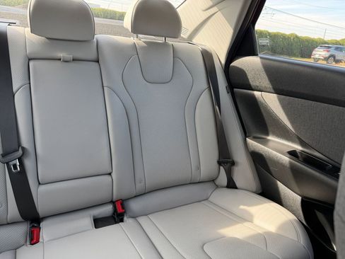 Used 2025 Hyundai Elantra Limited image 37