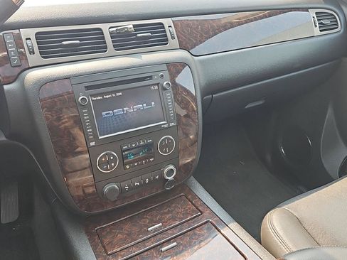 Used 2014 GMC Yukon XL Denali AWD/4WD image 11