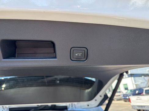 Used 2025 GMC Acadia Elevation image 31