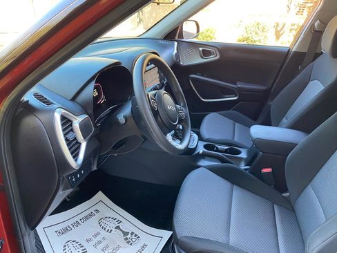 Used 2023 Kia Soul LX FWD image 34
