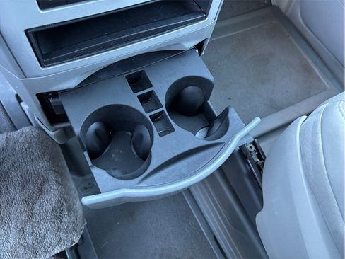 Used 2010 Chrysler Town & Country Limited image 26