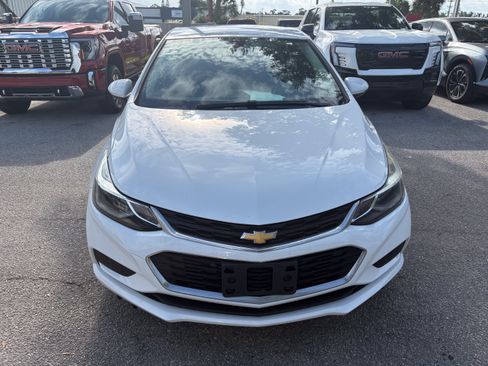 Used 2017 Chevrolet Cruze LT FWD image 2