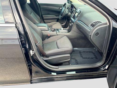 Used 2021 Chrysler 300 Touring w/ Driver Convenience Group image 29