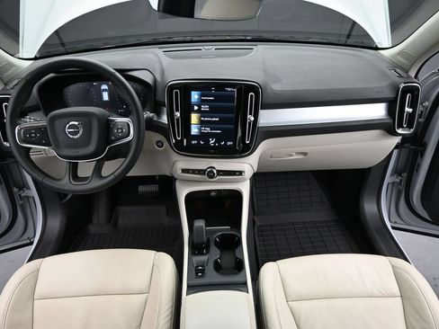 Certified 2022 Volvo XC40 T5 Momentum w/ Premium Package AWD/4WD image 21