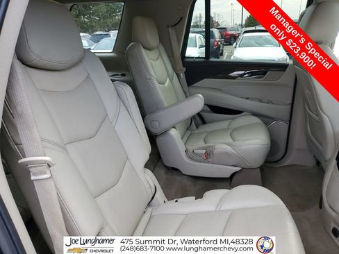 Used 2020 Cadillac Escalade Luxury AWD/4WD image 29