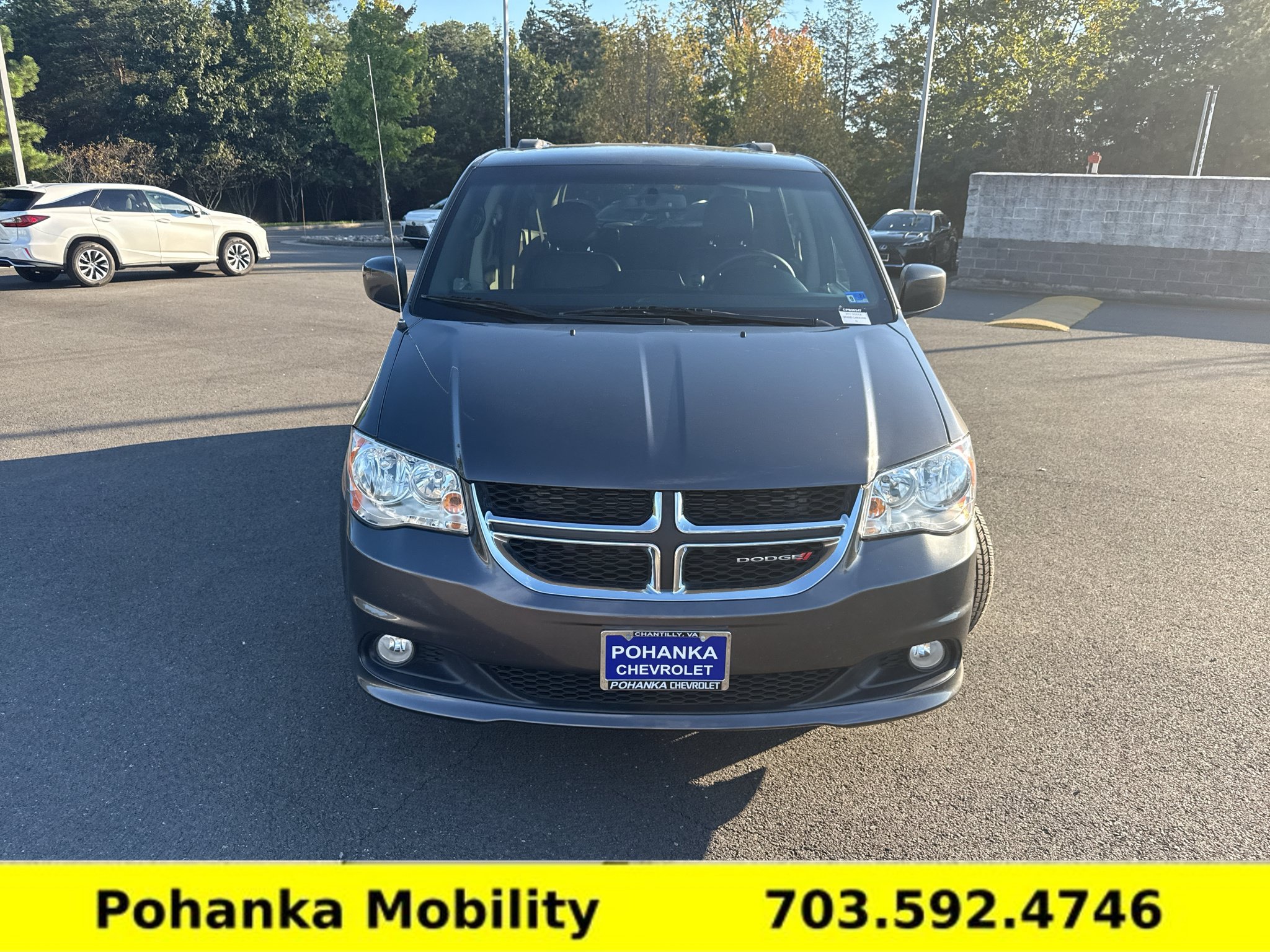 Used 2017 Dodge Grand Caravan SXT FWD image 1