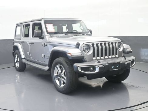 Used 2019 Jeep Wrangler Unlimited Sahara AWD/4WD image 9