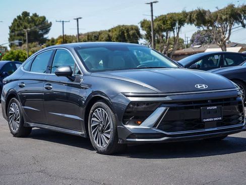 New 2026 Hyundai Sonata Limited FWD image 3