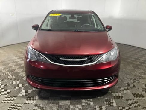 Used 2017 Chrysler Pacifica Touring FWD image 7