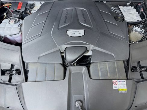 Certified 2023 Porsche Cayenne Coupe AWD/4WD image 29