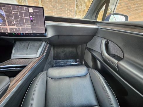 Used 2024 Tesla Model X image 57