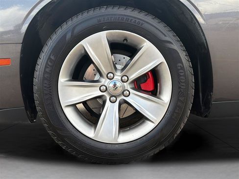 Used 2015 Dodge Challenger SXT RWD image 27