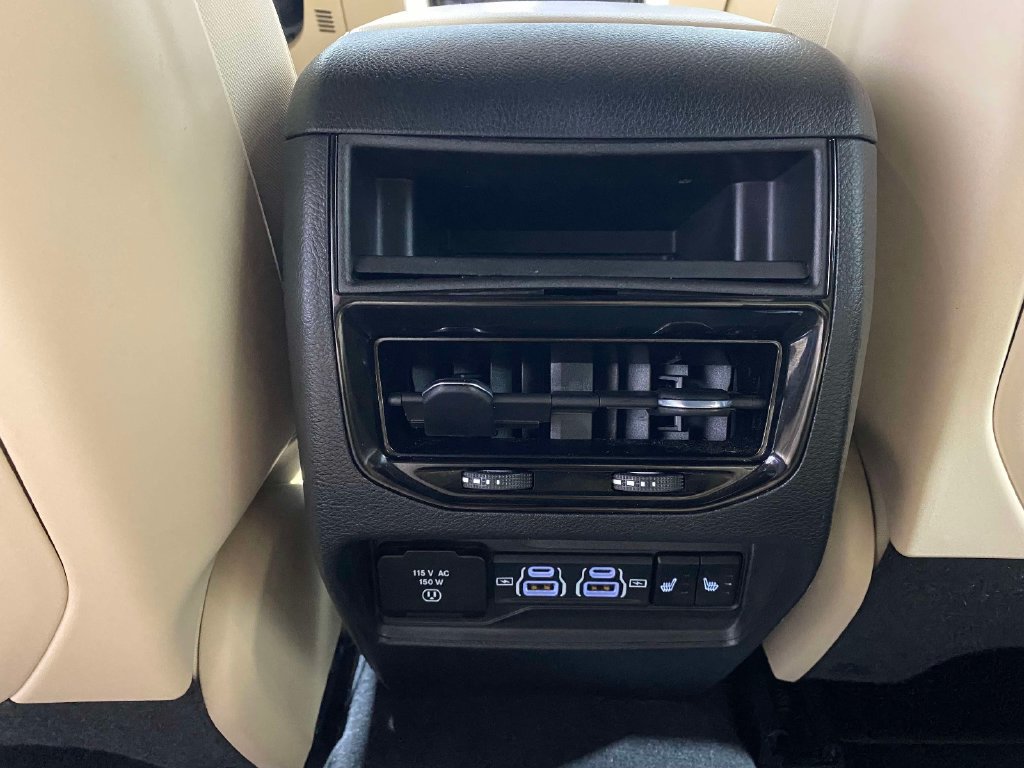 Used 2023 Jeep Grand Cherokee Limited AWD/4WD image 13