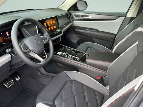 New 2026 Volkswagen Atlas Peak Edition AWD/4WD image 25