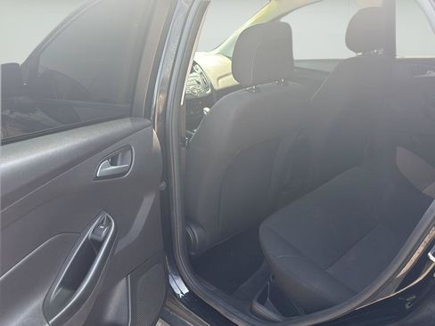 Used 2018 Ford Focus SE FWD image 9